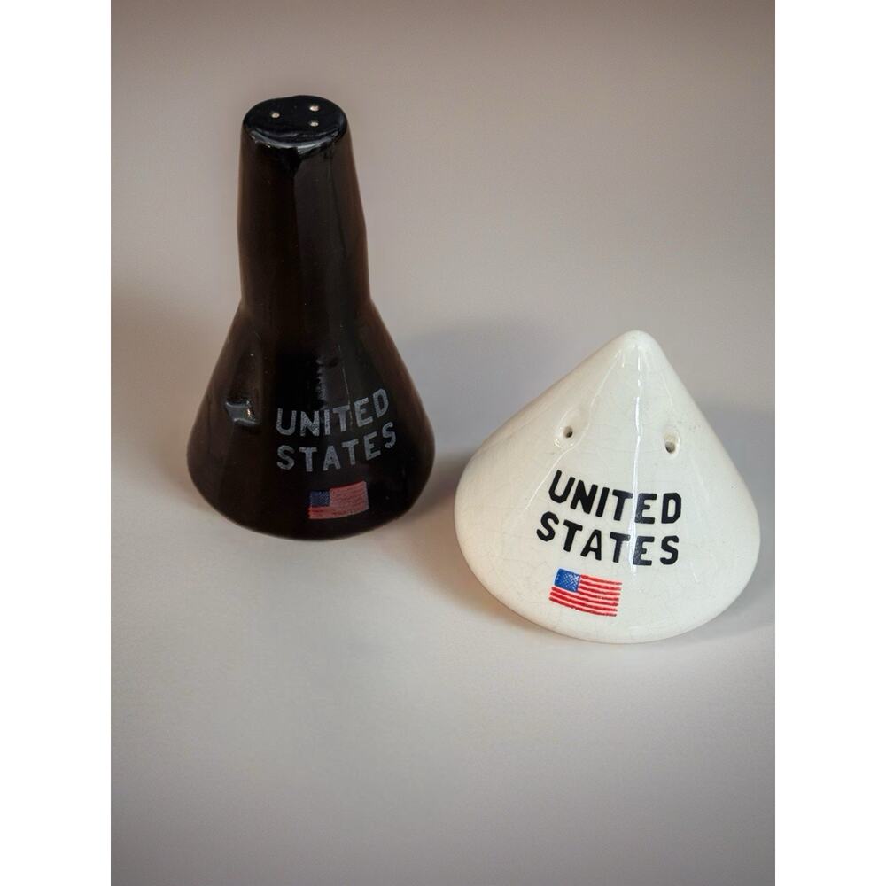 Vtg Kennedy Space Center Ceramic Salt & Pepper Shakers Nasa Apollo & Gemini Set